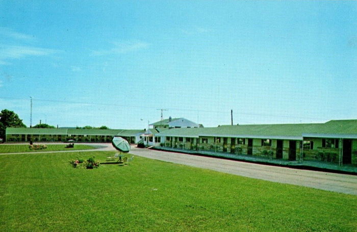 Ralphs Motel (Normandy Motel, Motel Normandy, Ralphs Northland Court) - Vintage Postcard
